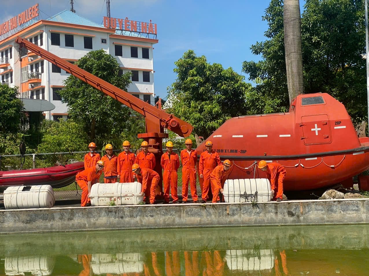 HUẤN LUYỆN AN TOÀN SINH MẠNG VÀ TRÁCH NHIỆM XÃ HỘI